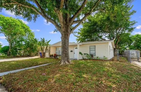6540 SW 8th Street North Lauderdale FL 33068
