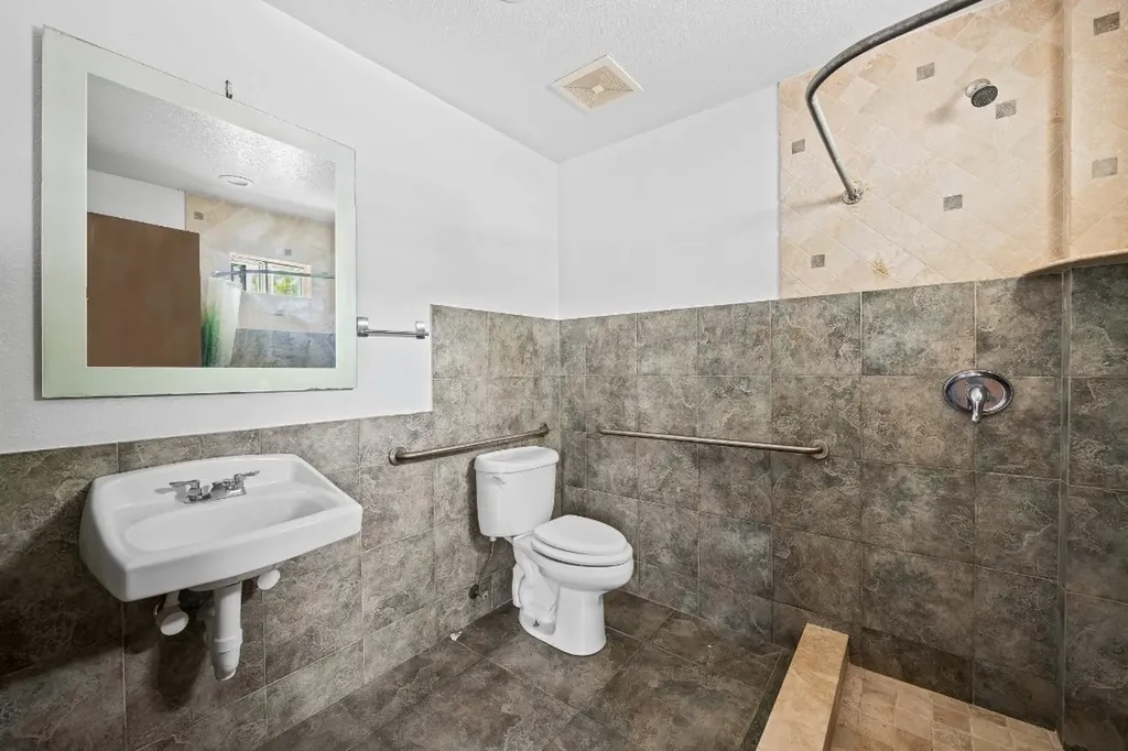 716-718 NE 2nd Avenue Fort Lauderdale FL 33304