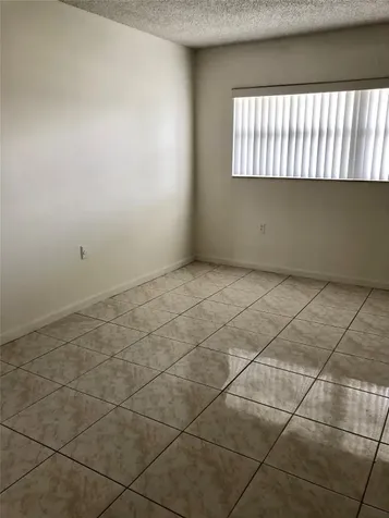 Miami FL 33172