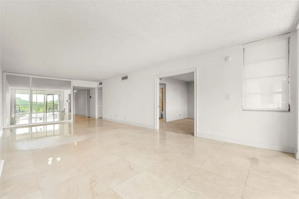 535 Oaks Drive Pompano Beach FL 33069