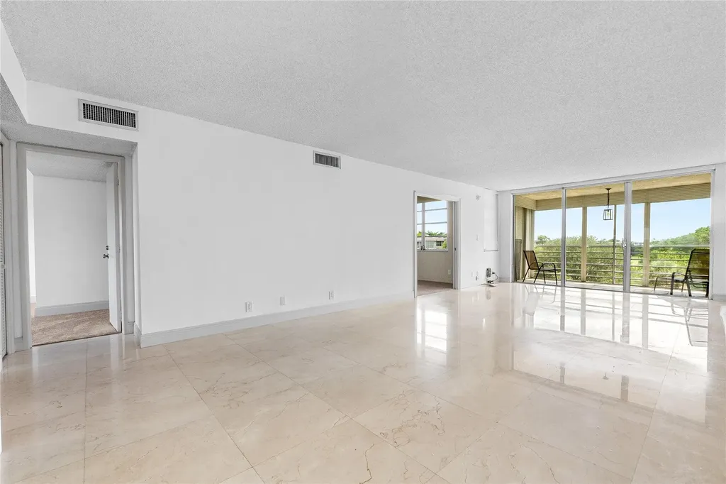 535 Oaks Drive Pompano Beach FL 33069
