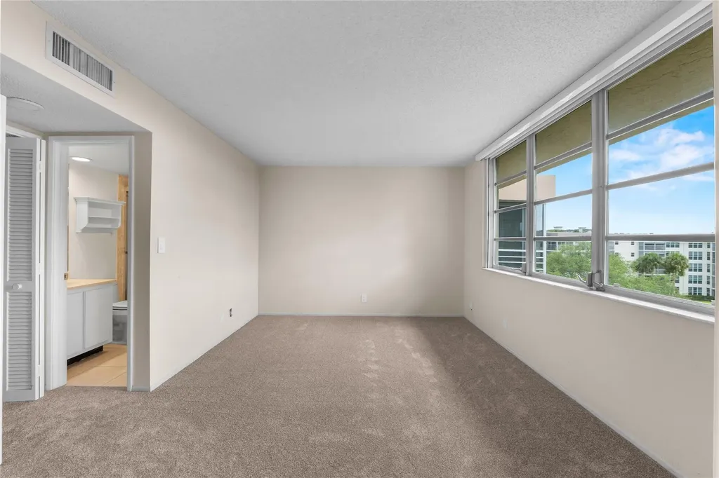 535 Oaks Drive Pompano Beach FL 33069