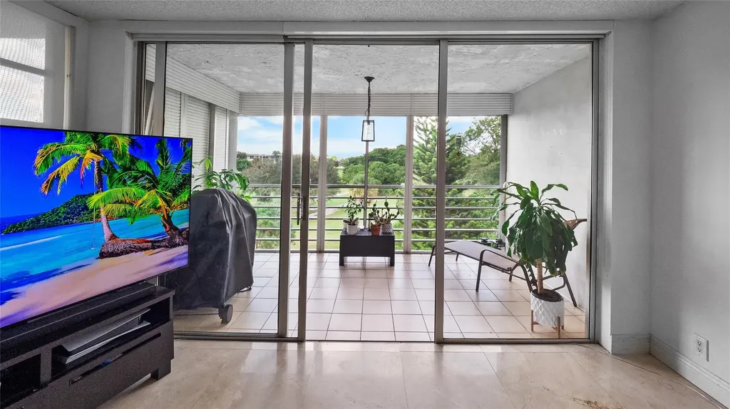 535 Oaks Drive Pompano Beach FL 33069