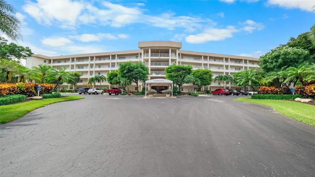 535 Oaks Drive Pompano Beach FL 33069