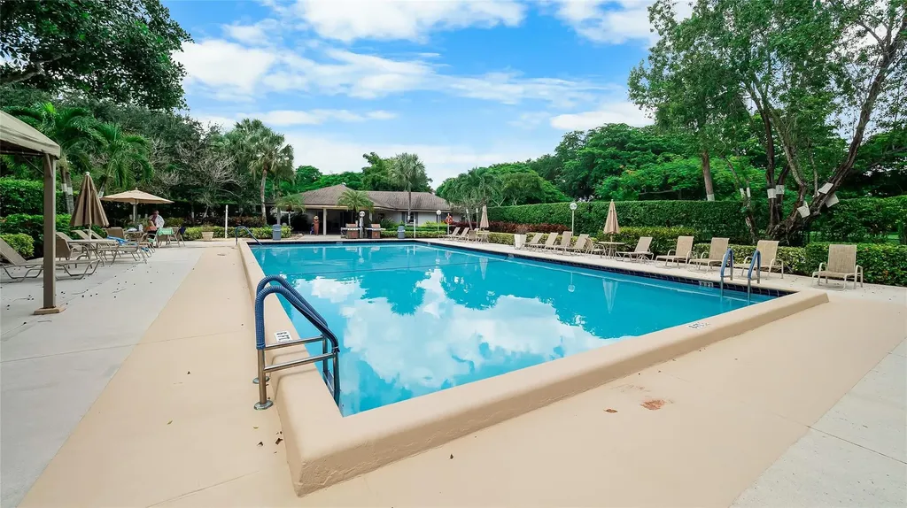 535 Oaks Drive Pompano Beach FL 33069