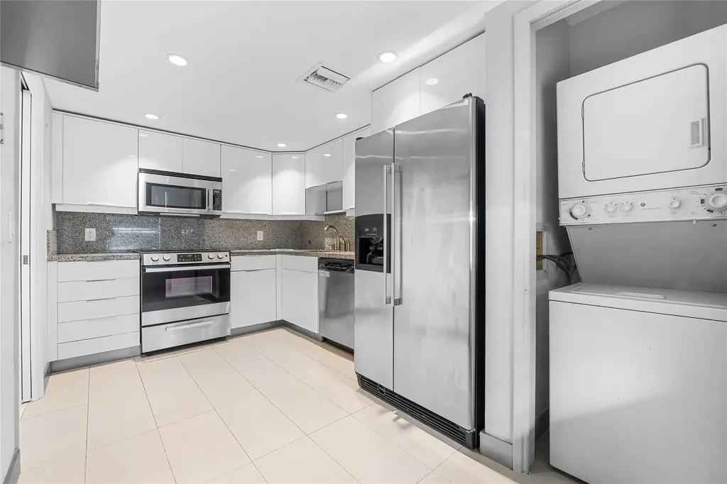 535 Oaks Drive Pompano Beach FL 33069