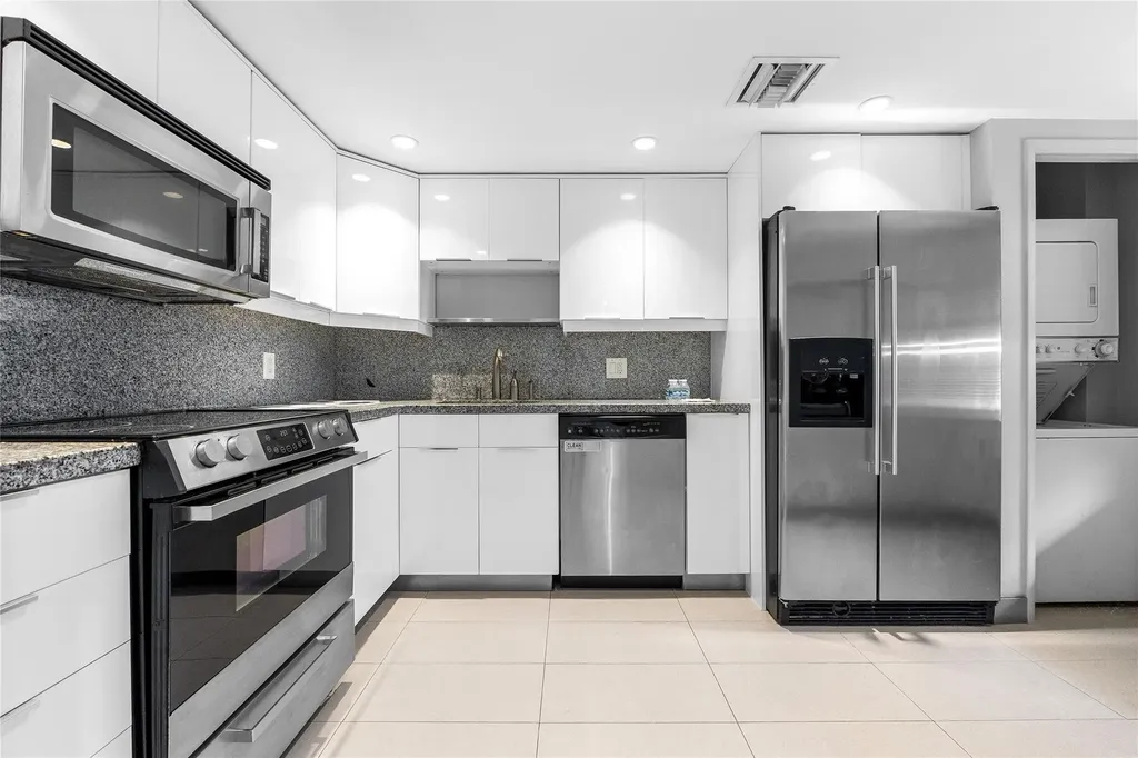 535 Oaks Drive Pompano Beach FL 33069