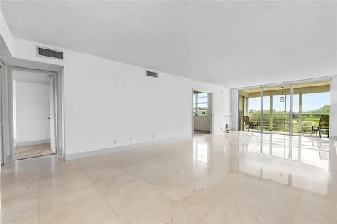 535 Oaks Drive Pompano Beach FL 33069