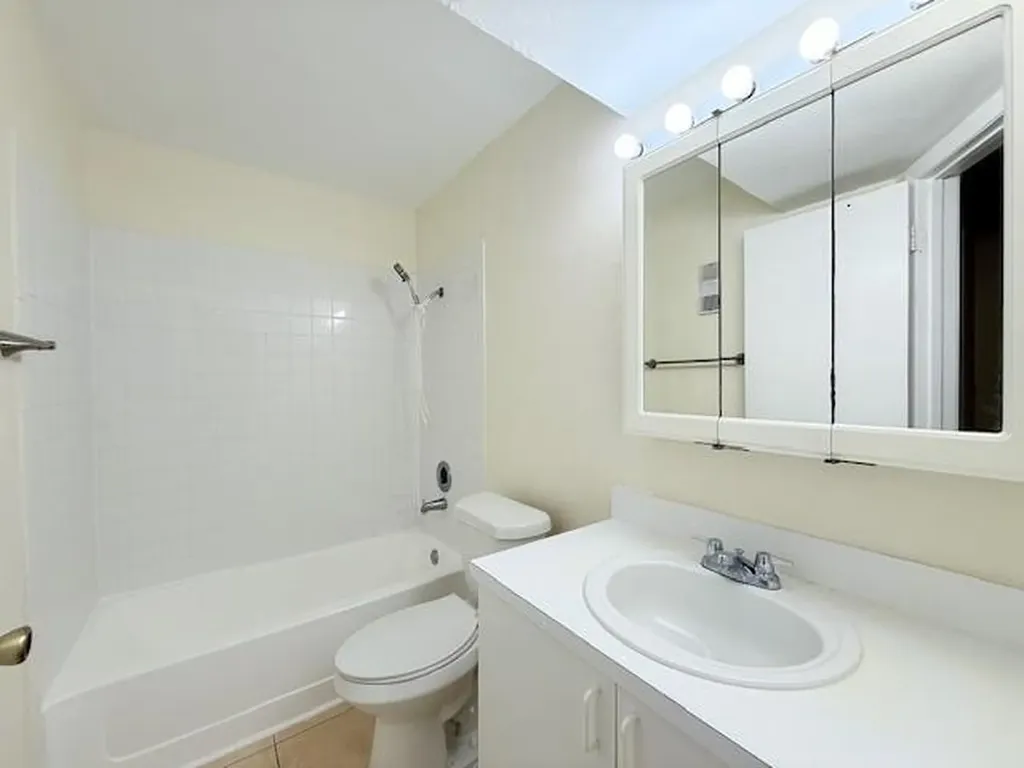 4097 NW 87th Avenue Sunrise FL 33351