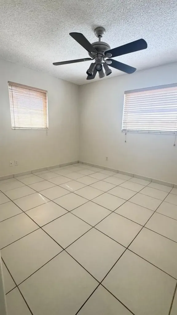 2491 82 Davie FL 33317