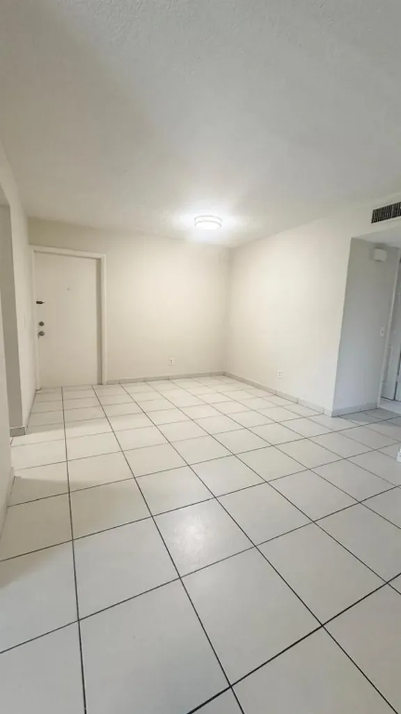 2491 82 Davie FL 33317