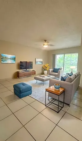 2491 82 Davie FL 33317