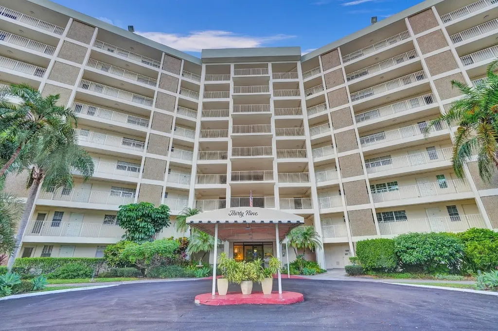 2940 N Course Drive Pompano Beach FL 33069