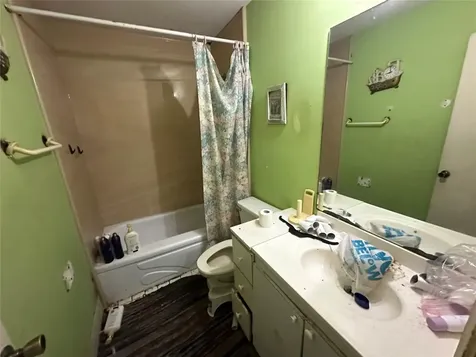18476 NW 52nd Path Miami Gardens FL 33055