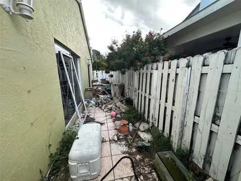 18476 NW 52nd Path Miami Gardens FL 33055