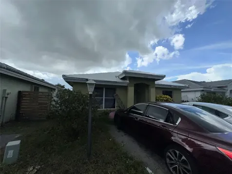 18476 NW 52nd Path Miami Gardens FL 33055