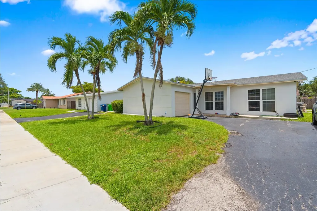 3820 NW 113th Terrace Sunrise FL 33323