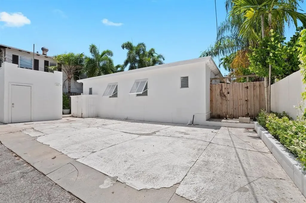 1315 SE 2nd Street Fort Lauderdale FL 33301