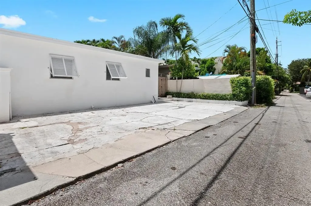 1315 SE 2nd Street Fort Lauderdale FL 33301