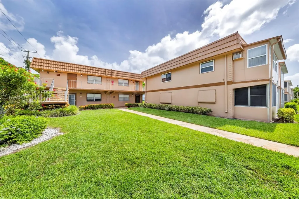 334 Brittany G Delray Beach FL 33446