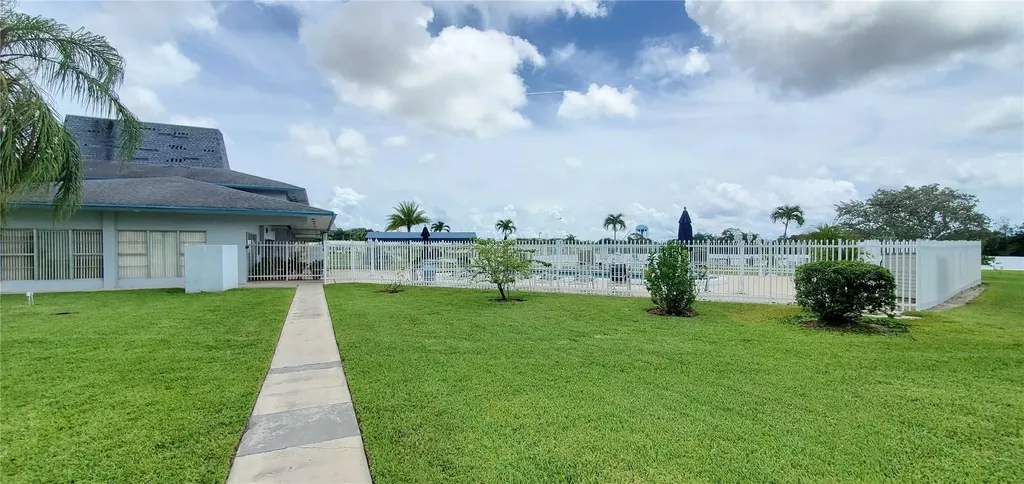 2300 Park Lane Hollywood FL 33021