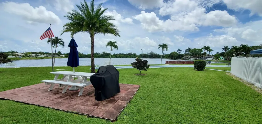2300 Park Lane Hollywood FL 33021