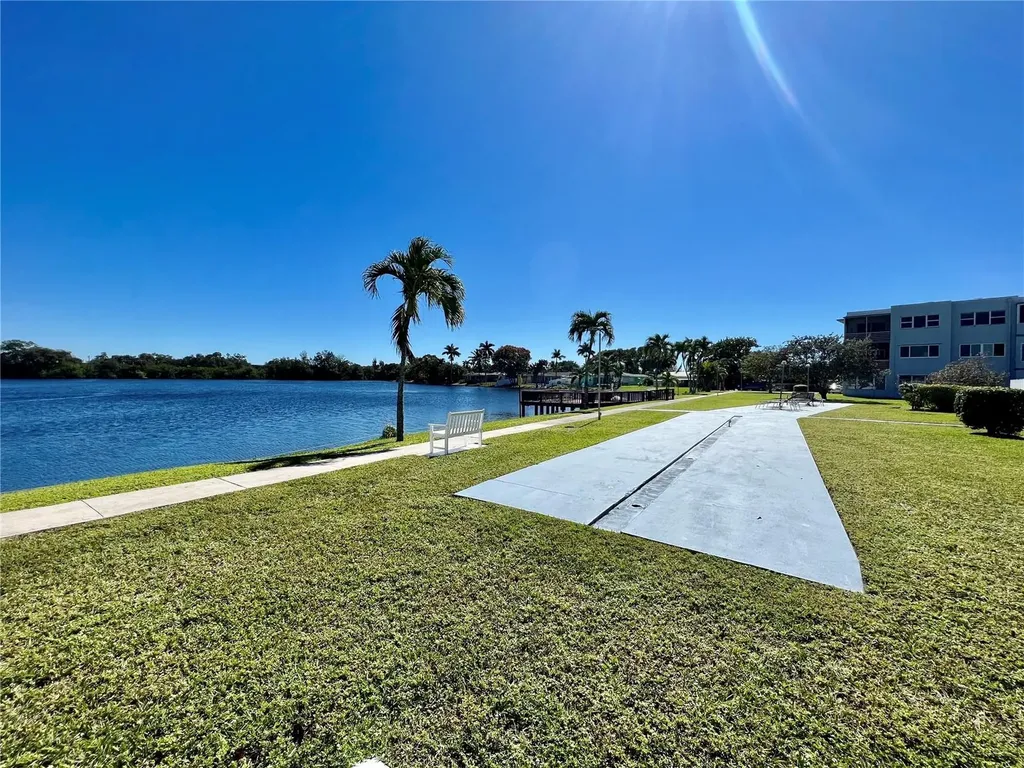 2300 Park Lane Hollywood FL 33021