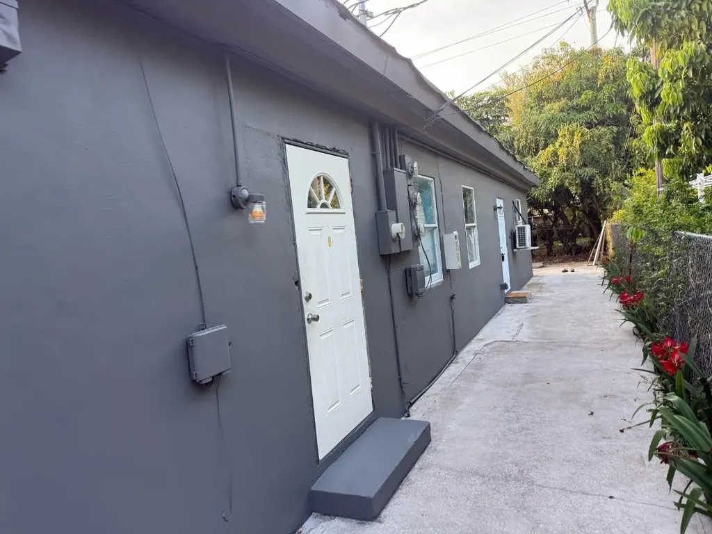 2739 Lincoln Street Hollywood FL 33020