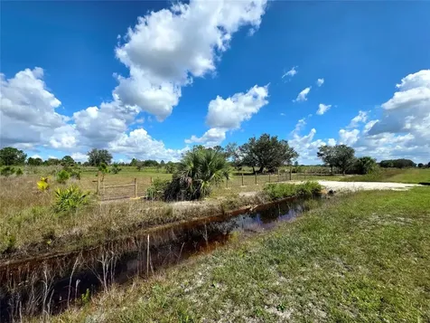 17019 NW 296th Street Okeechobee FL 34972