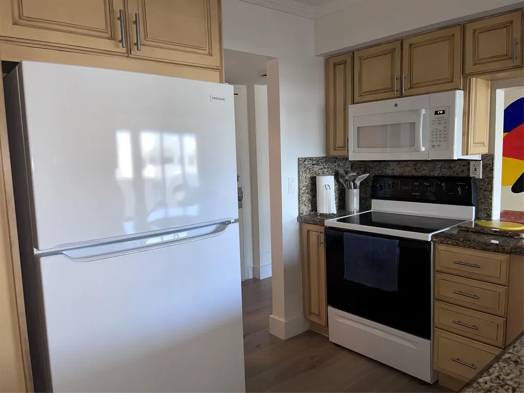 330 SE 20 Avenue Deerfield Beach FL 33441