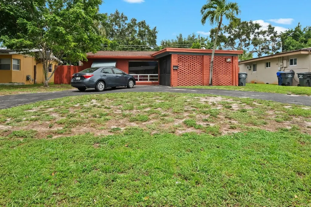 2181 N 56th Terrace Hollywood FL 33021
