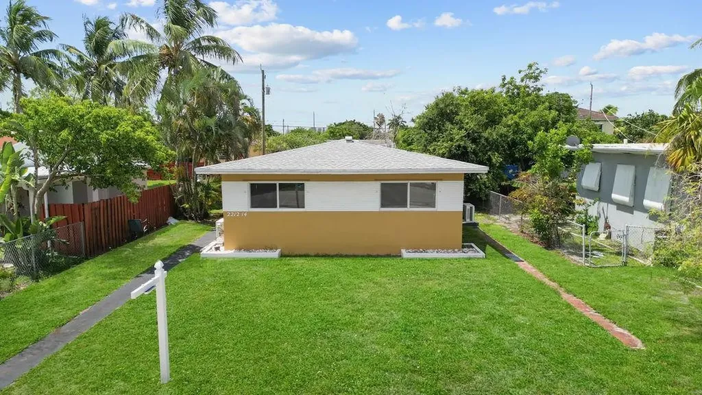 2212 Roosevelt Street Hollywood FL 33020