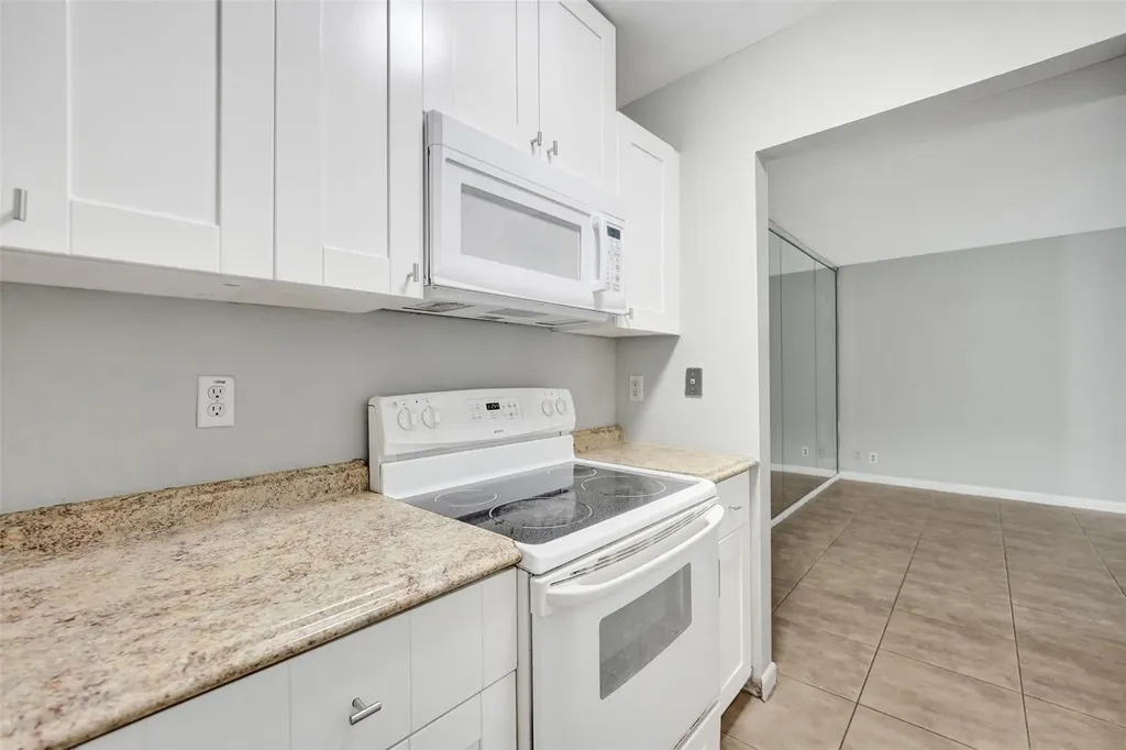 555 SE 8th Street Deerfield Beach FL 33441