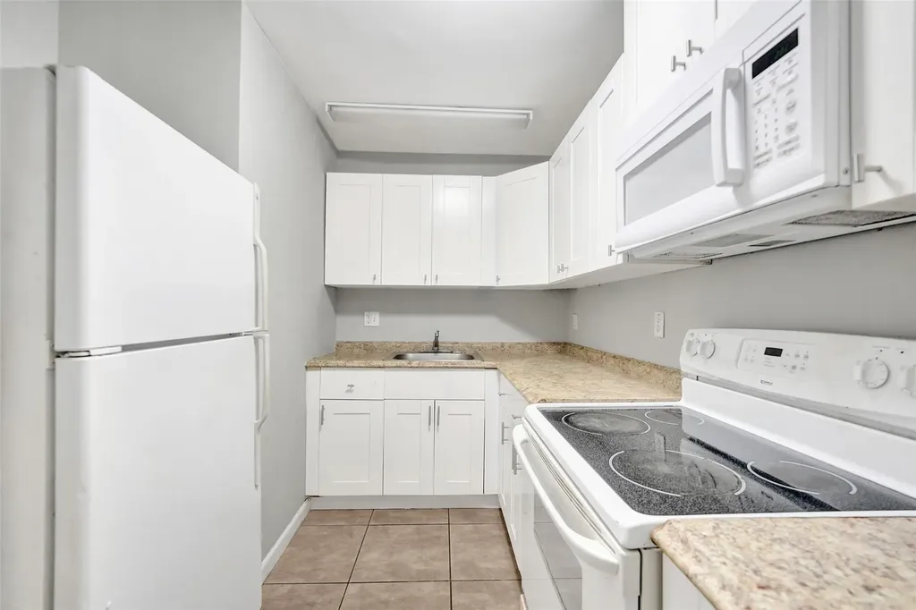 555 SE 8th Street Deerfield Beach FL 33441
