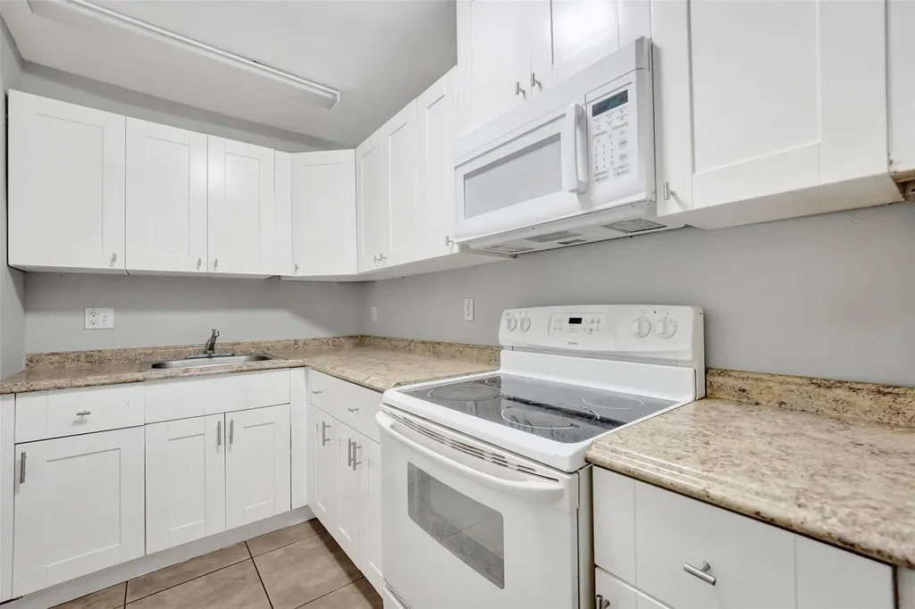 555 SE 8th Street Deerfield Beach FL 33441