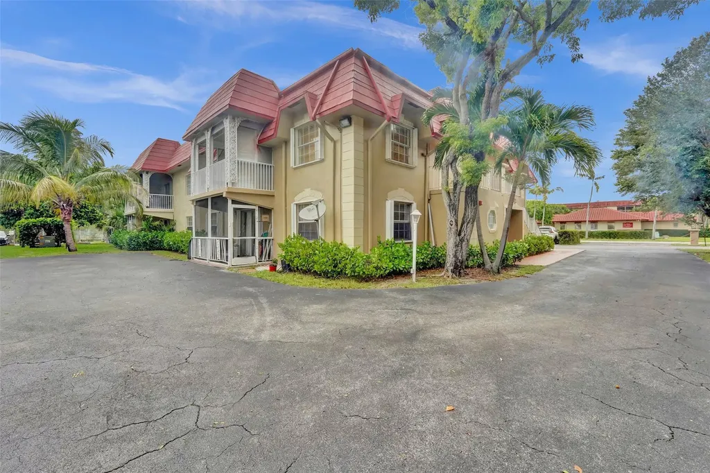 555 SE 8th Street Deerfield Beach FL 33441