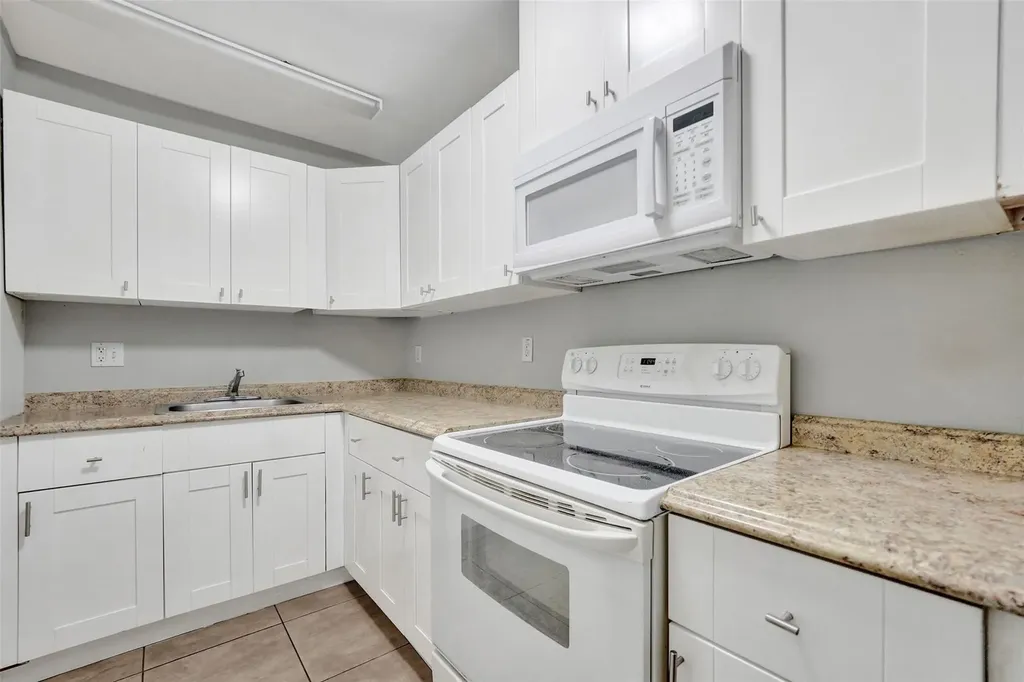555 SE 8th Street Deerfield Beach FL 33441