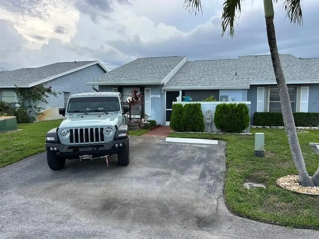 4355 Lucerne Villas Lane Lake Worth FL 33467