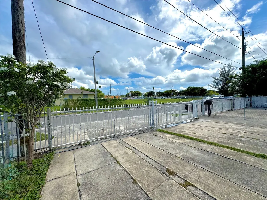 1601 NW 62nd Terrace Miami FL 33147