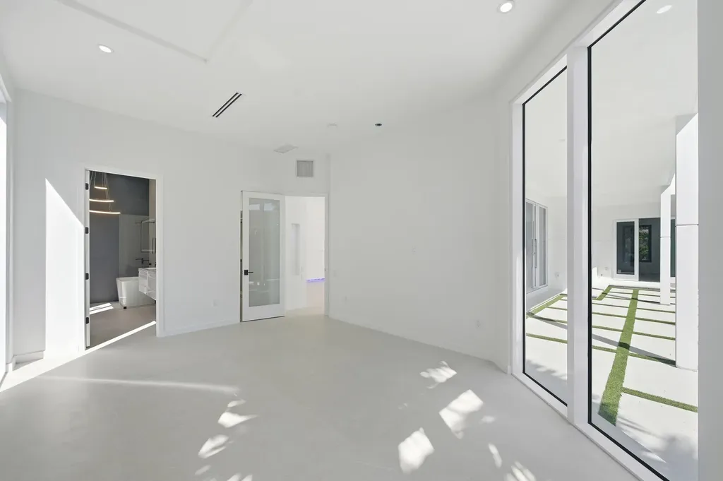 40 NE 16th Place Fort Lauderdale FL 33305