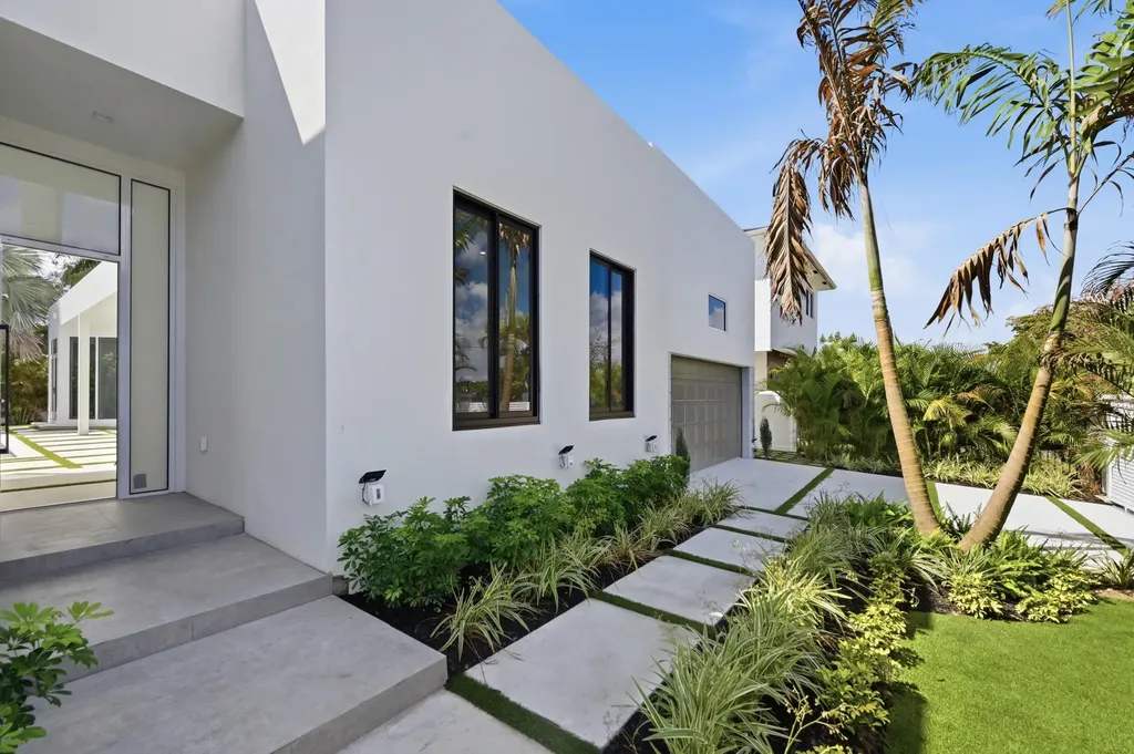40 NE 16th Place Fort Lauderdale FL 33305