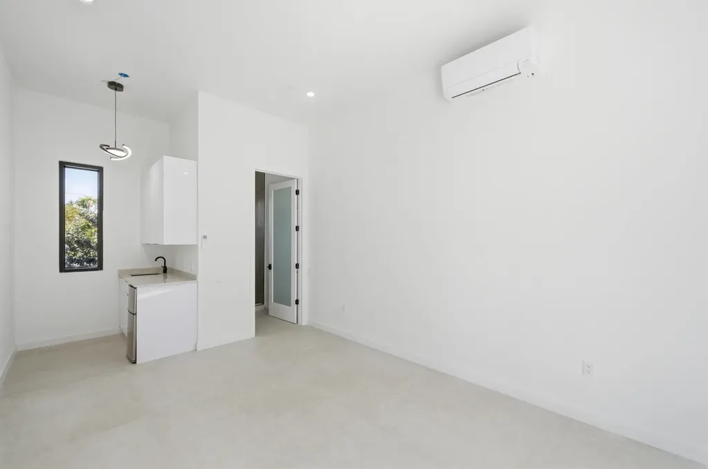 40 NE 16th Place Fort Lauderdale FL 33305