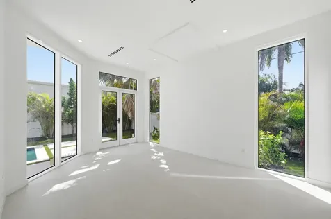 40 NE 16th Place Fort Lauderdale FL 33305