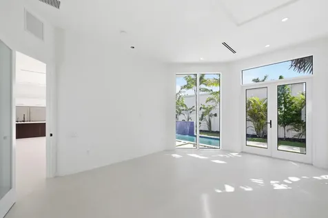 40 NE 16th Place Fort Lauderdale FL 33305