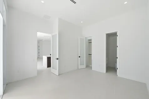 40 NE 16th Place Fort Lauderdale FL 33305