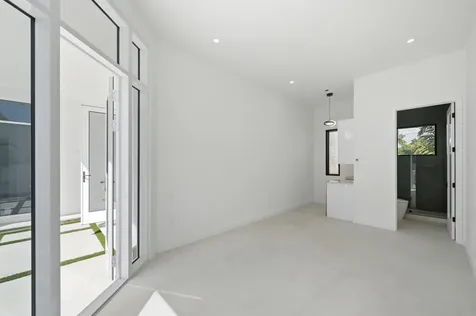 40 NE 16th Place Fort Lauderdale FL 33305