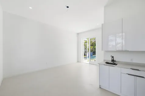 40 NE 16th Place Fort Lauderdale FL 33305