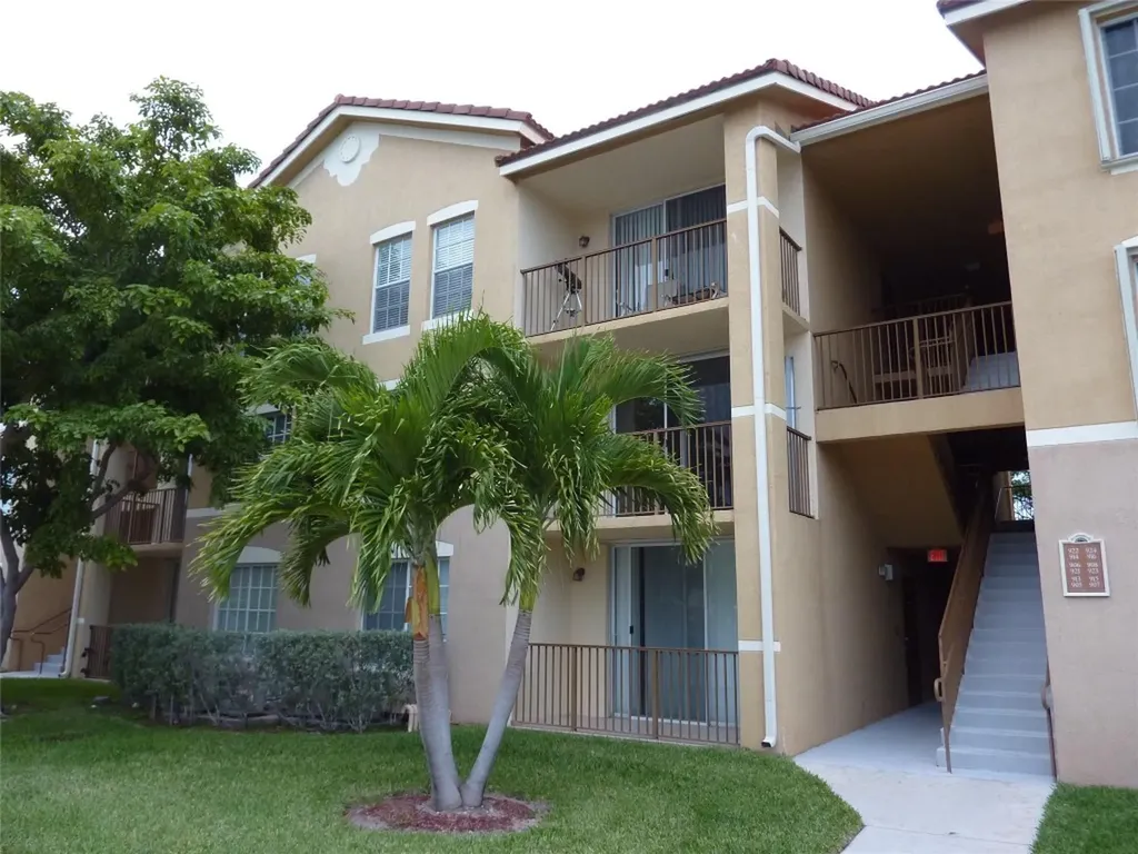 913 Villa Circle Boynton Beach FL 33435