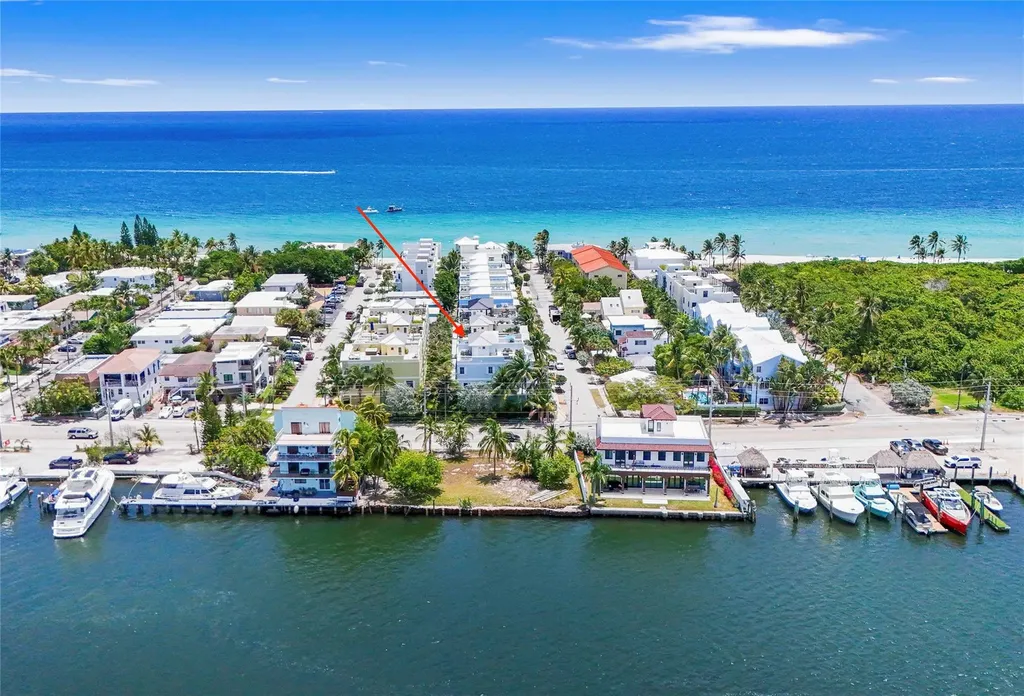 347 Oak Street Hollywood FL 33019