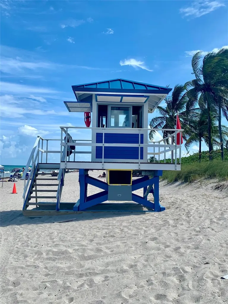 347 Oak Street Hollywood FL 33019